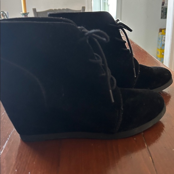 Wedge suede black booty size 7 1/2 - Picture 1 of 5